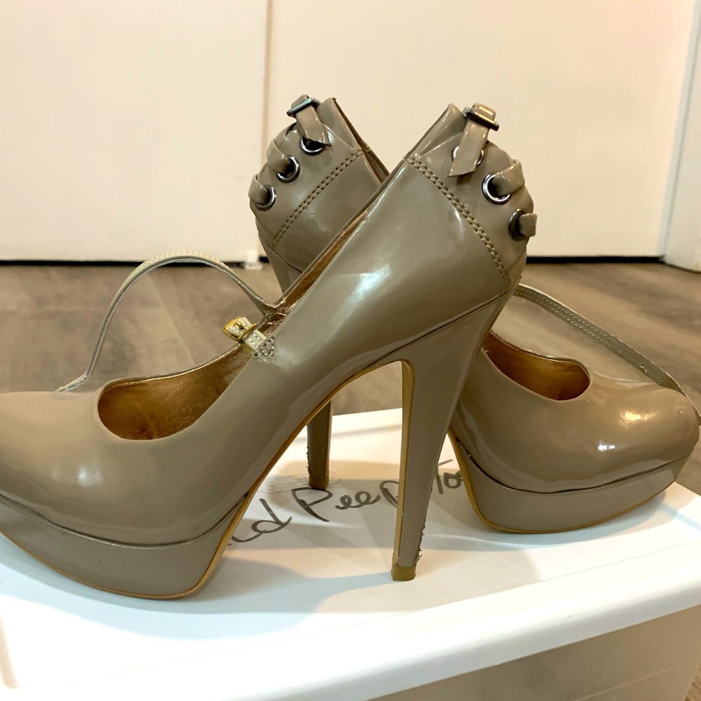 BCBGerenation high heel shoes